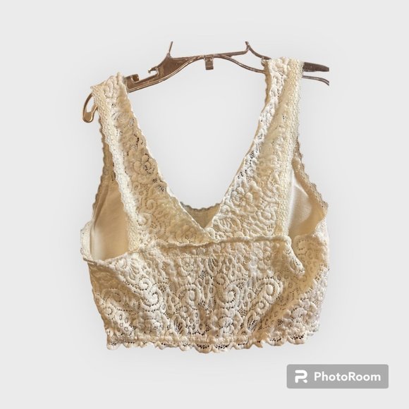Wishlist Bralette Size Small/Medium.  Wireless‎ Cream with no clasps. - Picture 2 of 4